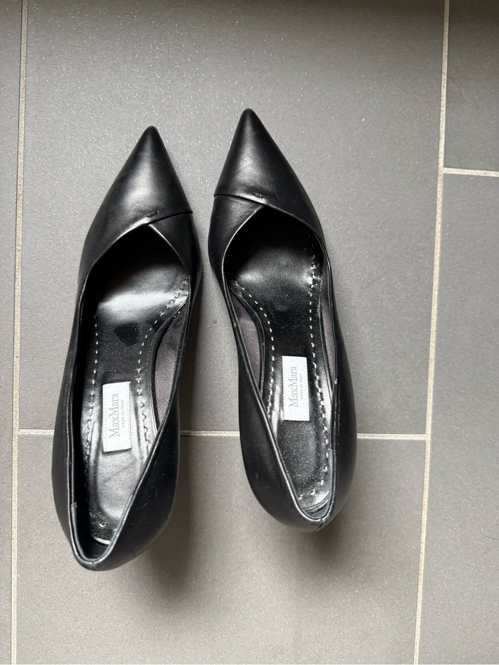 MaxMara Black Pointed-Toe Leather Flats